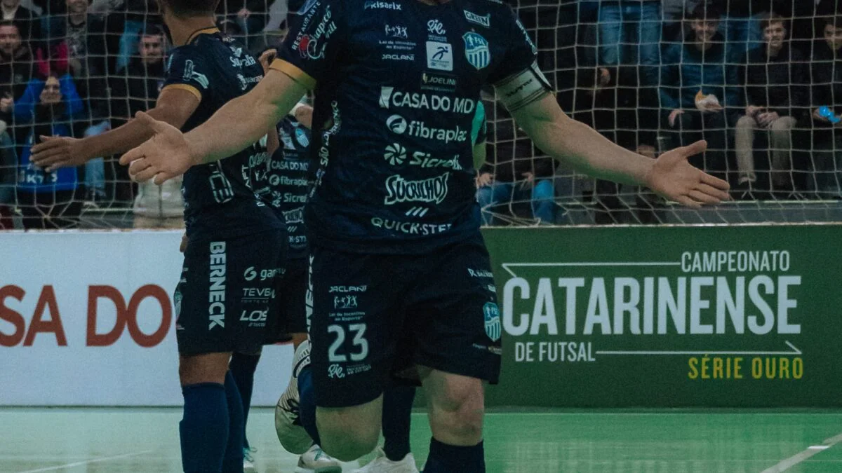 Em um grande jogo, Futsal São Lourenço soma ponto importante e assume a liderança da Série Ouro